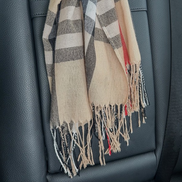 Gorgeous Classic Check Fringe Scarf - Picture 5 of 8